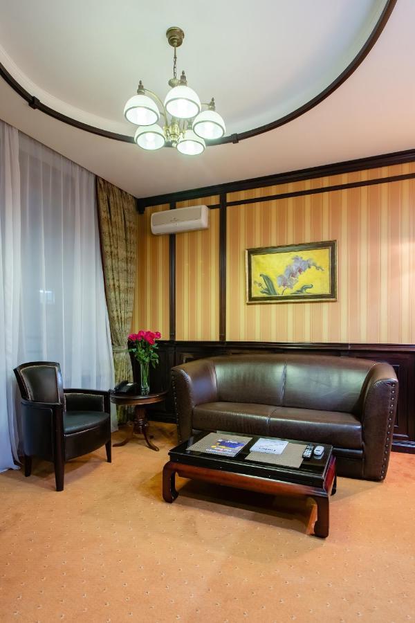 On Zhilyanskaya Street 59 Киев